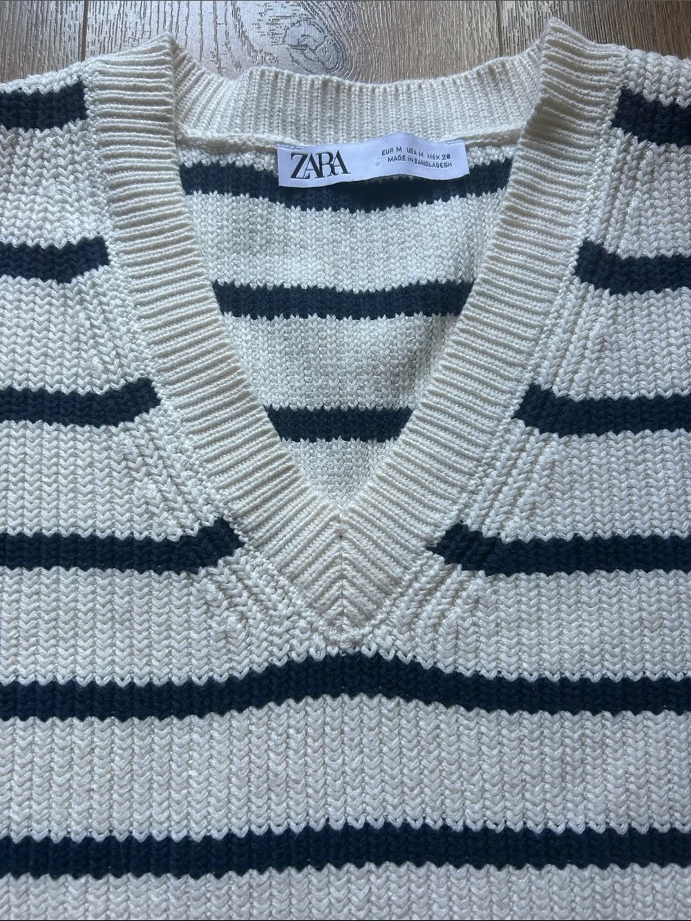 Zara Cream and Black Striped Sleeveless V-Neck Sweater Vest - Picture 3 of 7